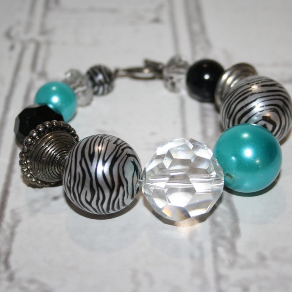 Beautiful chunky blue, silver and zebra pink beaded bracelet 9"